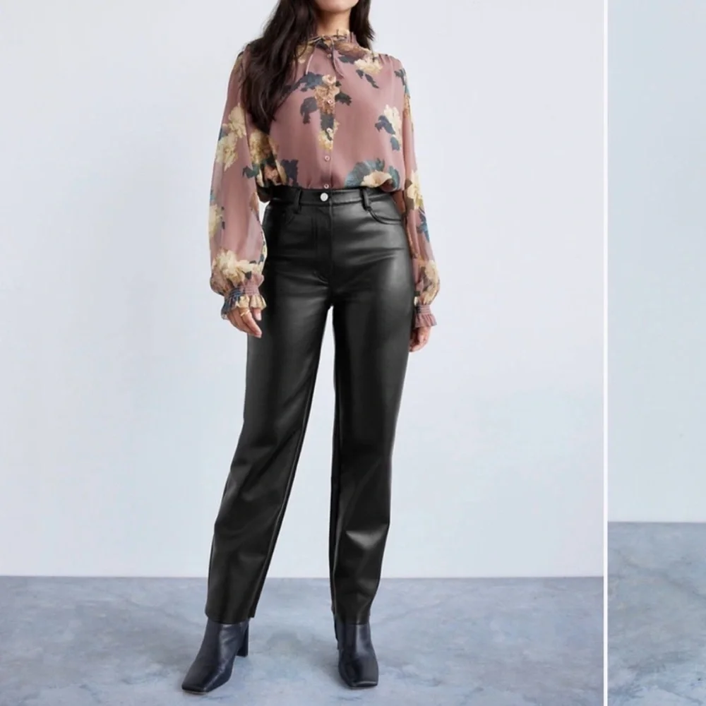 {NOT FOR SALE} ⛔️ NWT Aritzia The Melina Vegan Leather Pant Short Black Size 8